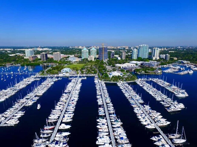 Primary Photo - 2843 S Bayshore Dr