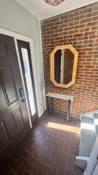 Building Photo - 2810 Wiigwaas Ln