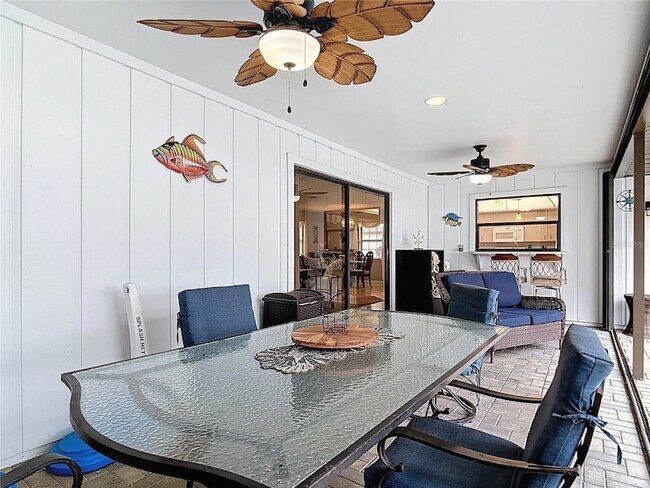 Building Photo - 290 Rotonda Cir