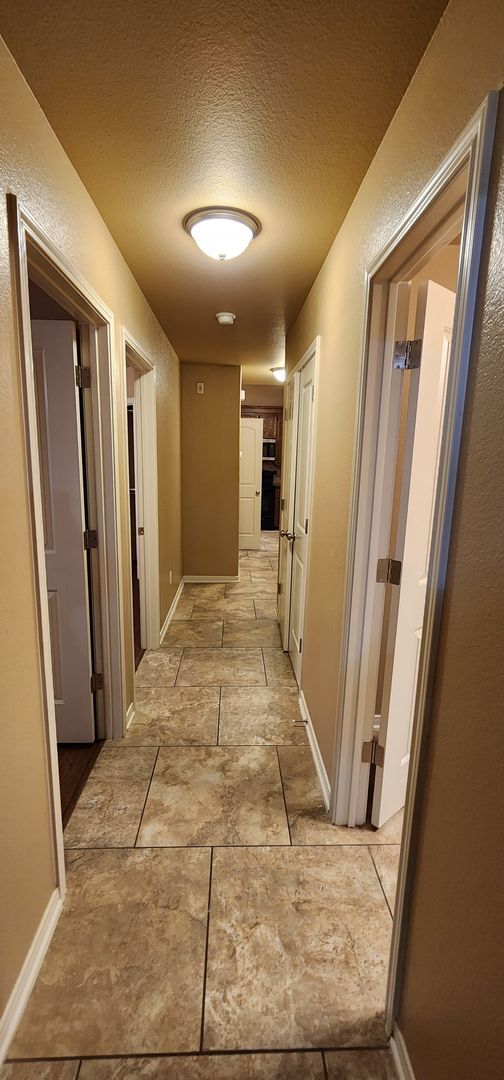 Building Photo - 3 Bed / 2 Bath Duplex - Bunny Trail Area -...