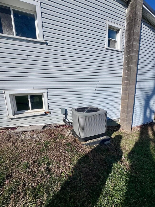 Building Photo - 3420 Point Lookout Rd