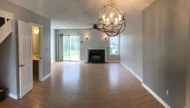 Building Photo - 8259 Golf Ridge Dr