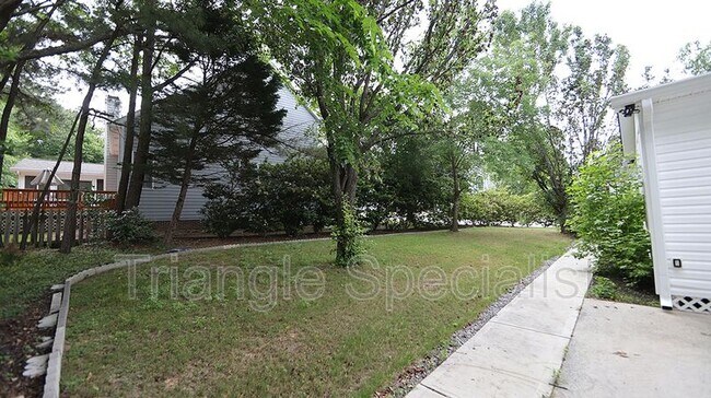 Building Photo - 205 Brook Creek Dr