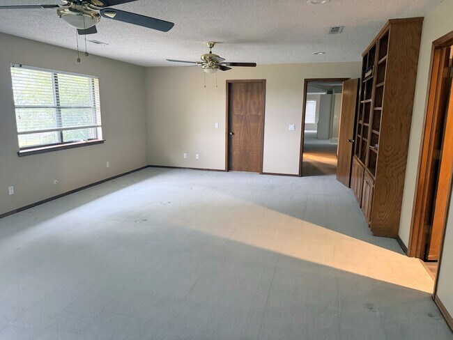 Building Photo - 4657 Butterfield Coach Rd
