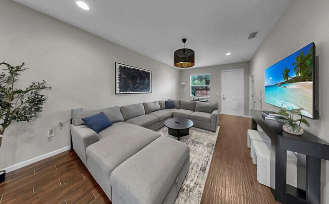 Building Photo - 3114 E 21st Ave