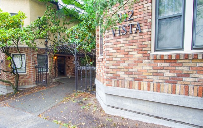 Building Photo - Stunning 1930s Townhouse in Spanish-style ...