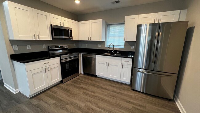 Building Photo - BRAND NEW 3bd/2ba Bungalow Renovation!!! -...
