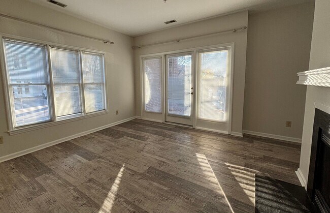 Building Photo - 1001 Brighthurst Dr