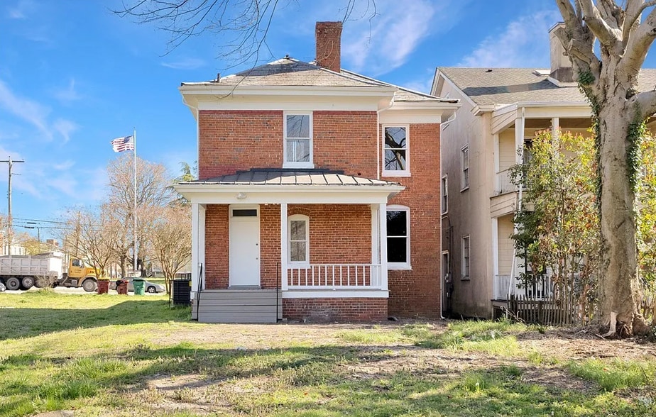 Building Photo - 507 W Washington St