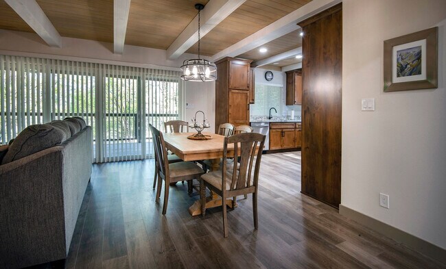 Building Photo - 2643 Mariposa Ave