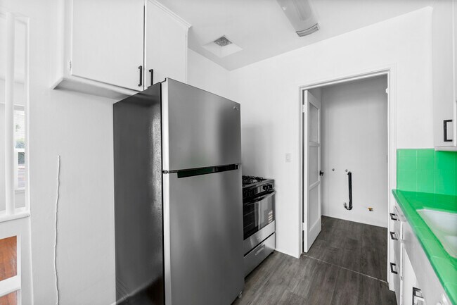 Building Photo - 7233 Normandie Ave