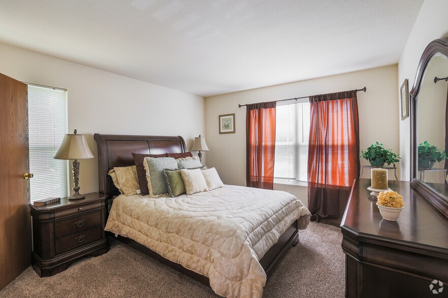 2BR, 2BA - 986SF - Eaglerock Village Apartments