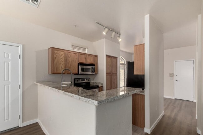 Building Photo - 2250 E Deer Valley Dr
