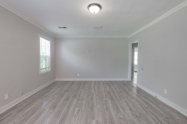 Building Photo - 1009 McEvers Rd