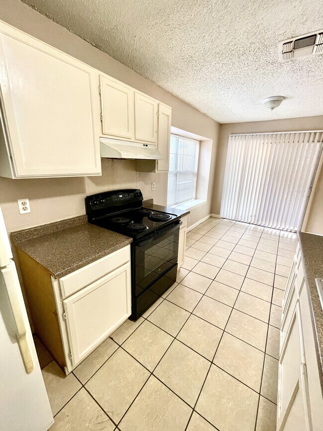 Building Photo - 1078 Honey Tree St