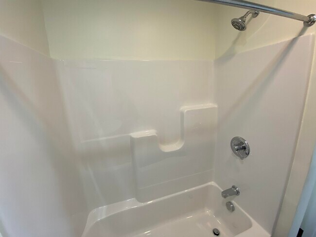 Building Photo - 4 Martin St