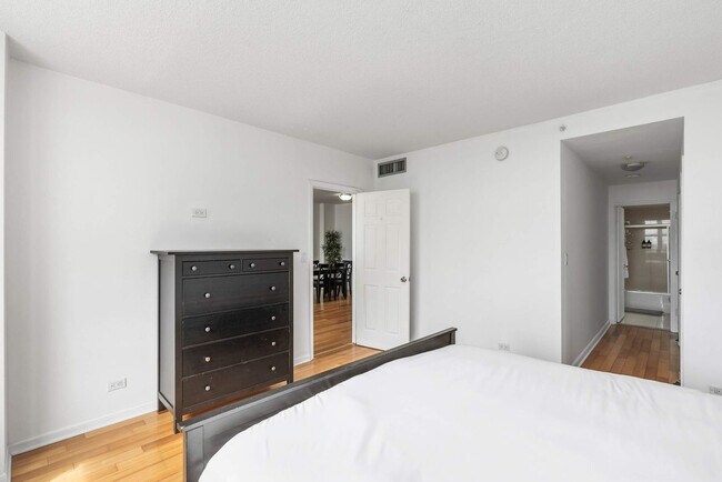 Building Photo - 5599 Collins Ave
