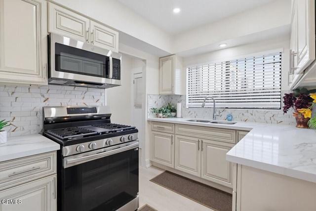 Building Photo - 1020 Cerritos Ave