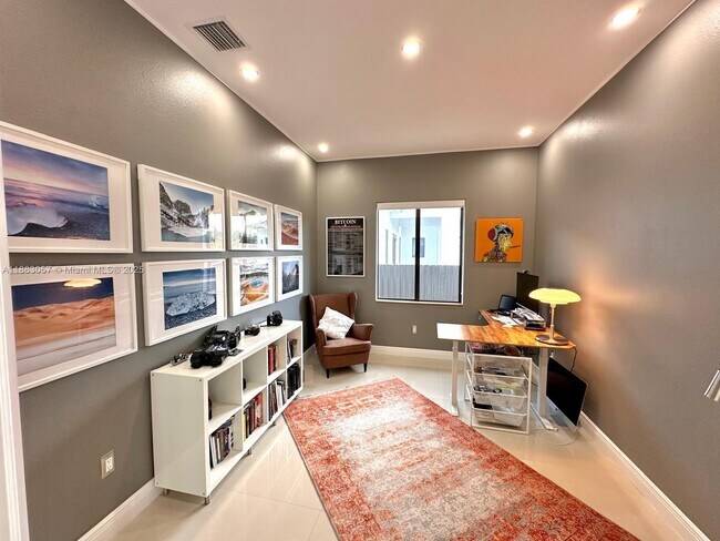 Building Photo - 15750 SW 90th Ave