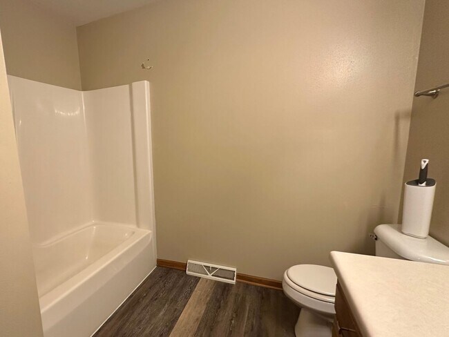 Building Photo - Charming Pewaukee Townhome with Modern Touches and Ample Space