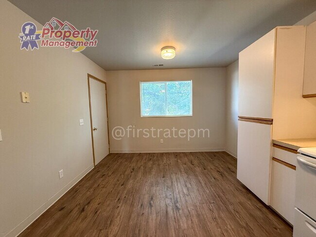 Building Photo - 4876 W Blodgett Ln