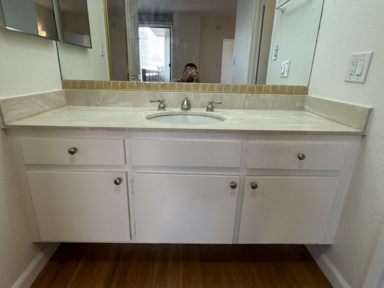 Vanity - 321 S San Vicente Blvd