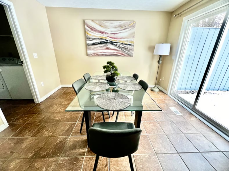 Dining Area - 4311 Frontenac Dr