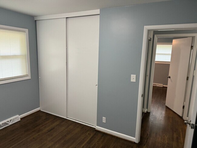 Building Photo - COMING BACK ON THE MARKET SOON!!! TRENDY &...