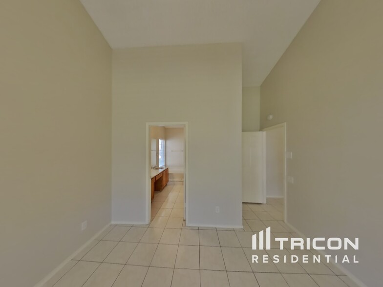 Building Photo - 3209 Roddy Dr
