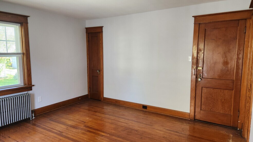 Building Photo - 26 W Areba Ave