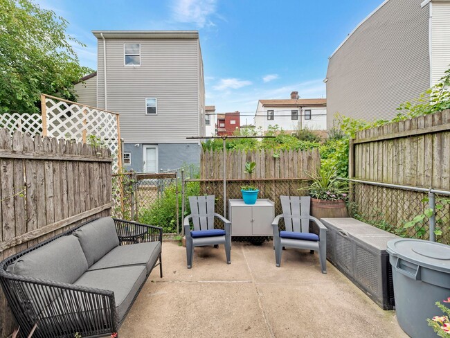 Building Photo - Luxury Updated Home - Lawrenceville