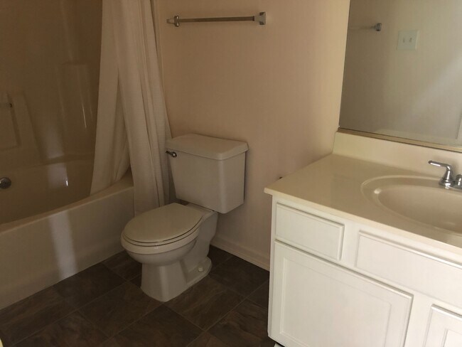 Building Photo - Links one bedroom Condo in Glen Allen