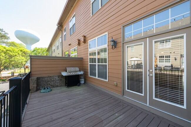 Building Photo - 913 Telfair Close