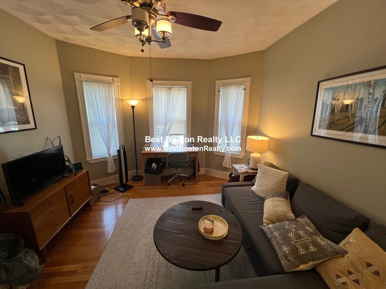 Building Photo - 24 Ellington Rd