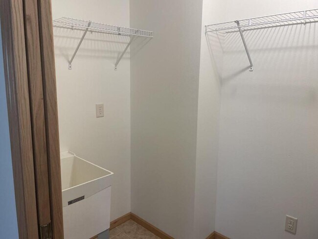Building Photo - 642 Angel Ct