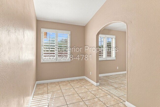 Building Photo - 3876 Waynesvill St