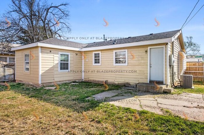 Building Photo - Beautifully Renovated 3-Bed, 1-Bath Home w...