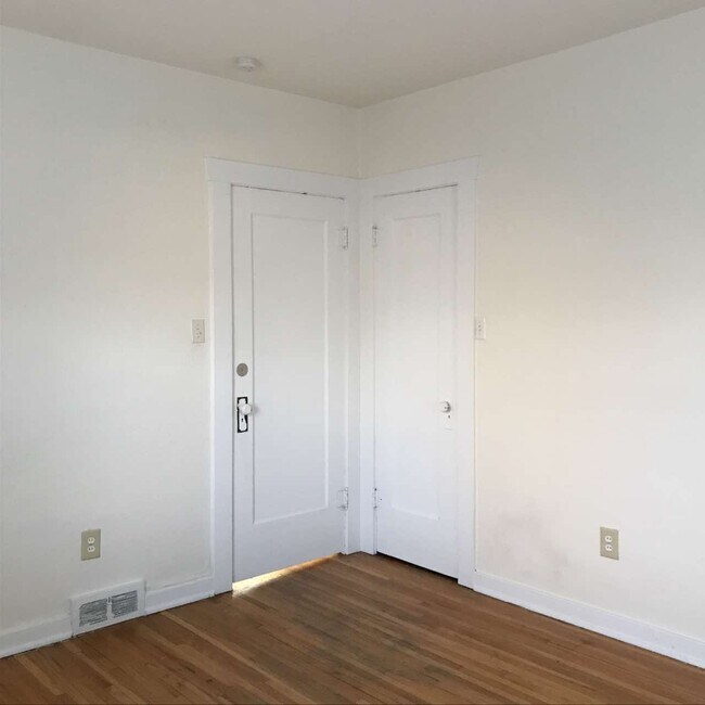 Building Photo - 1536 Peterson St