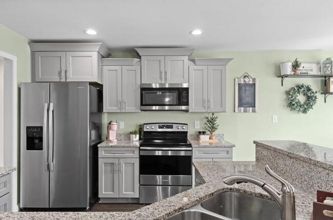 Building Photo - 784 Crestone Ln