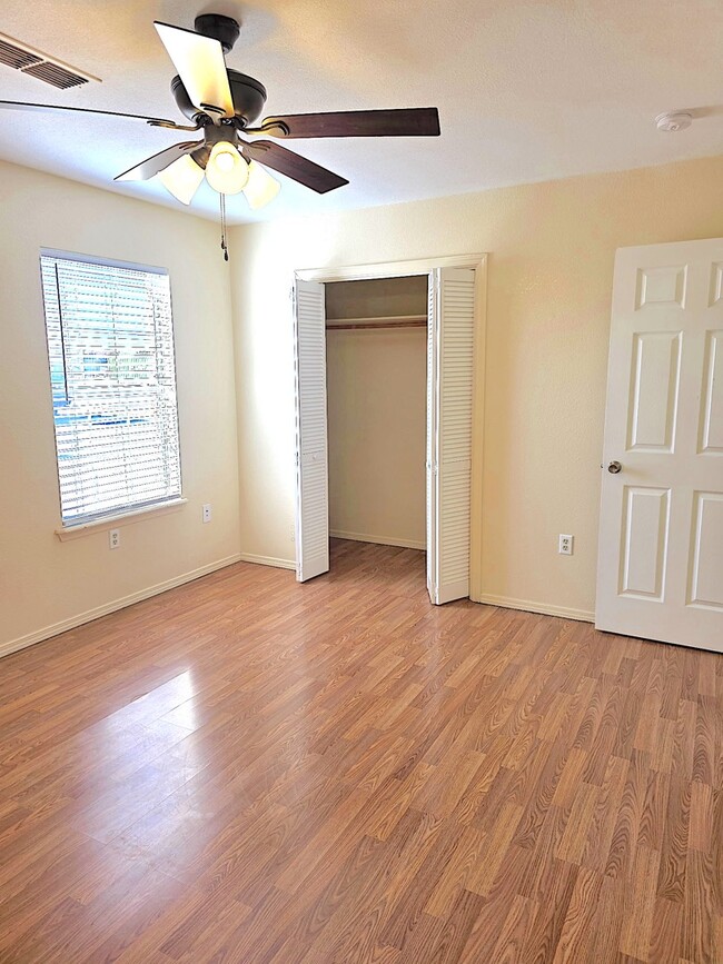 Building Photo - 129 Townsgate Plaza