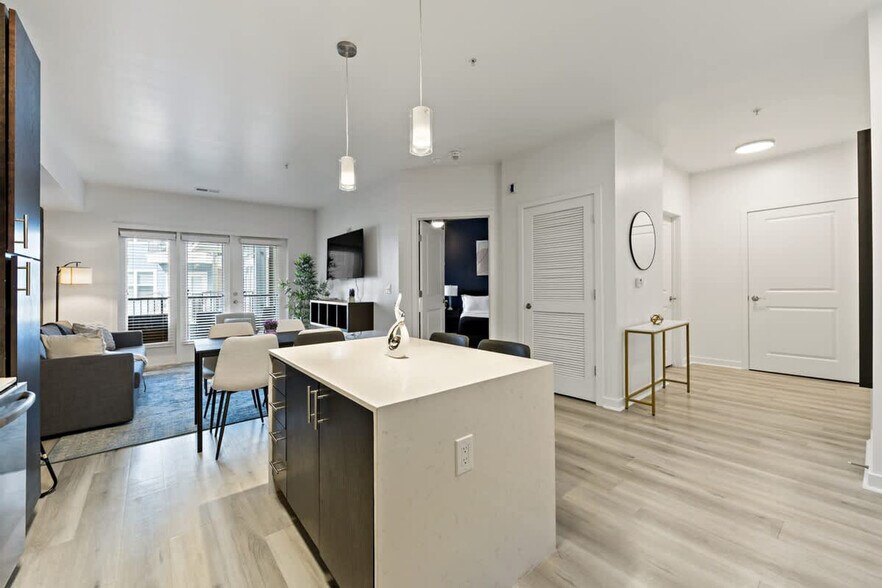 Building Photo - 209 S Kings Dr