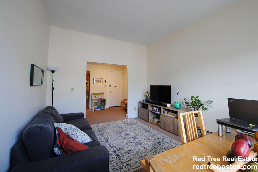 apt 2 - 25 Colborne Rd
