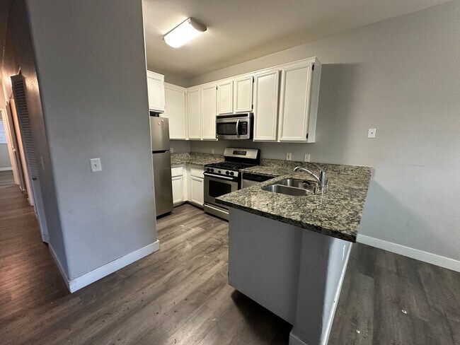 Building Photo - Upgraded 3 bedroom!