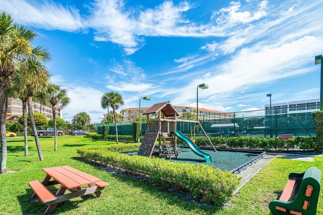 Building Photo - 2717 N Ocean Blvd