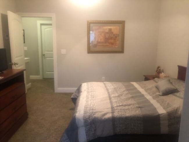 Building Photo - 4 Bed/4.5 Bath Townhouse at West End