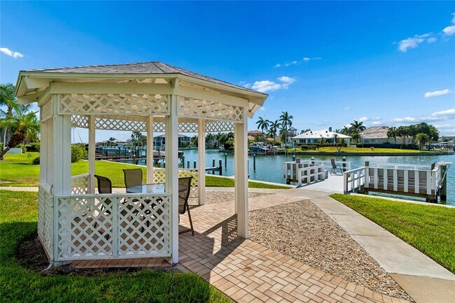 Building Photo - 719 Pinellas Bayway S