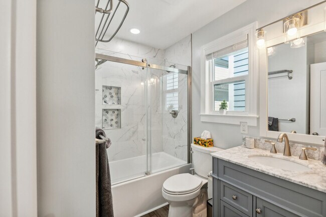 Building Photo - 111 Hanover St