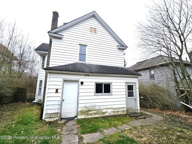 Building Photo - 351 Main St