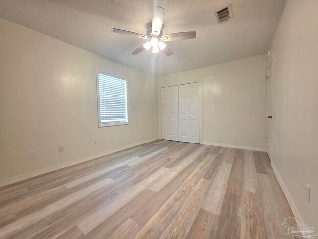 Building Photo - 760 Briarwood Dr