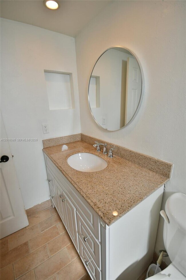 Building Photo - 6884 N Kendall Dr